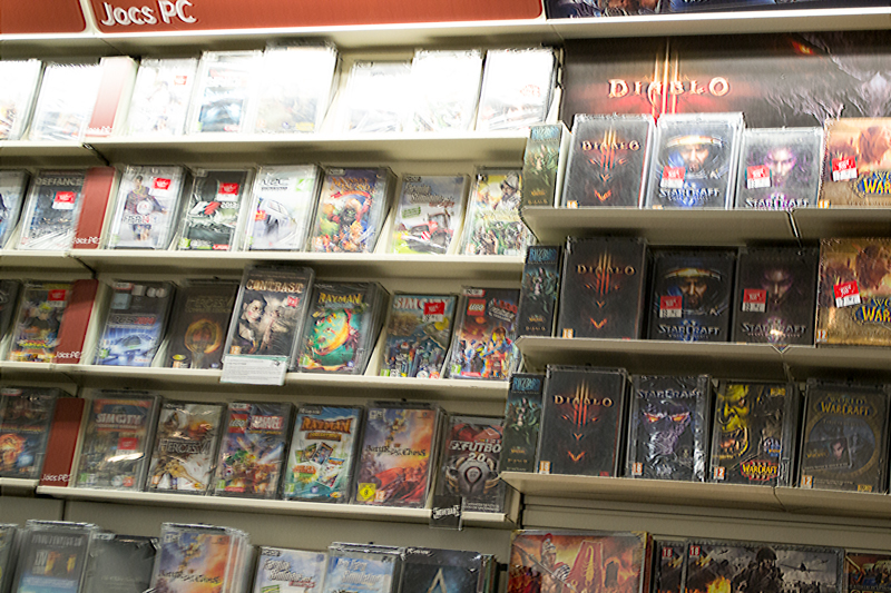 ショッピングモールの一角に燦然と輝く Blizzard コーナーが。PCゲームはここでしか見かけませんでした。