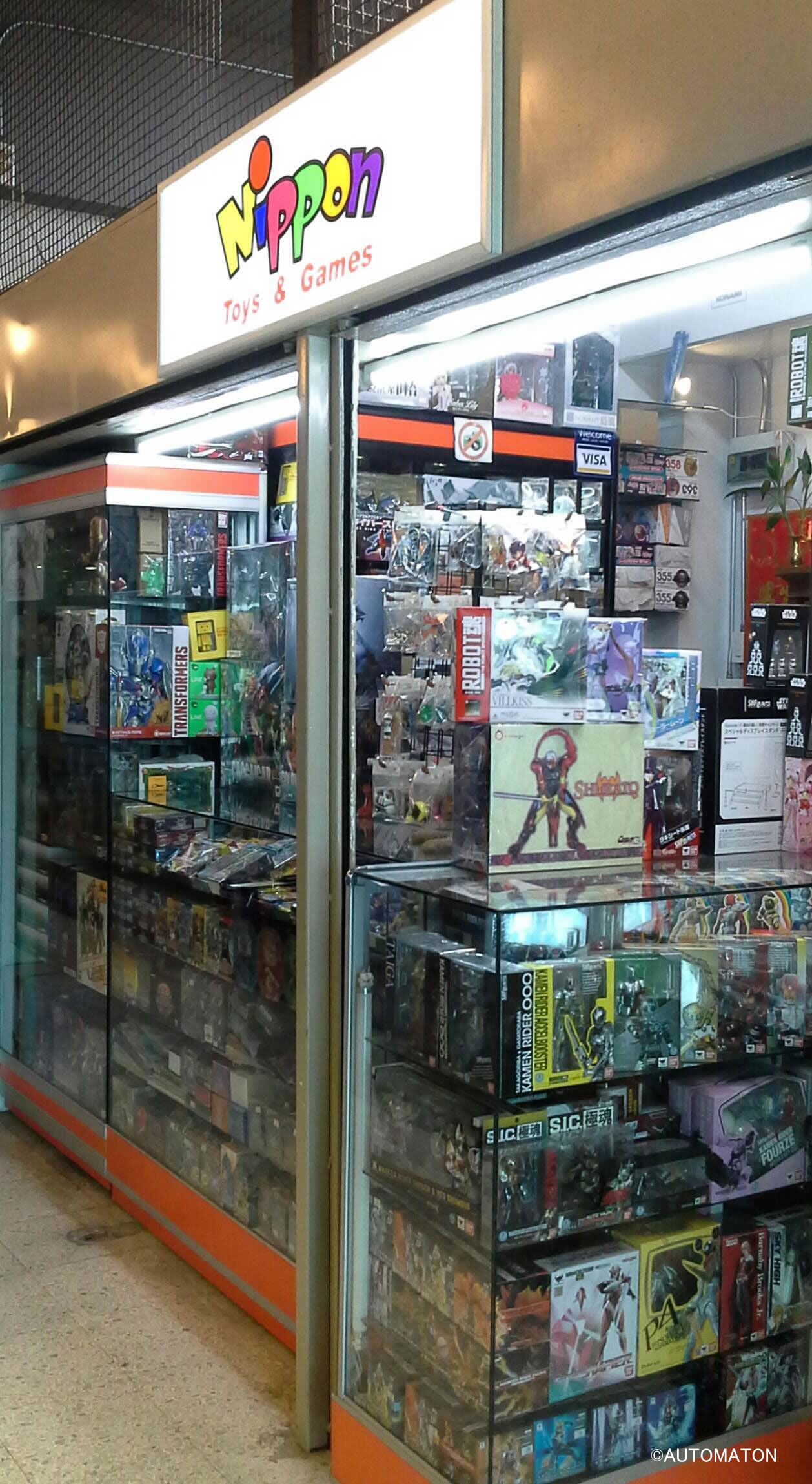サパーンレック内の日本製玩具専門店。輸入品であることがセールスポイントだが、香港製の偽物も混じっている